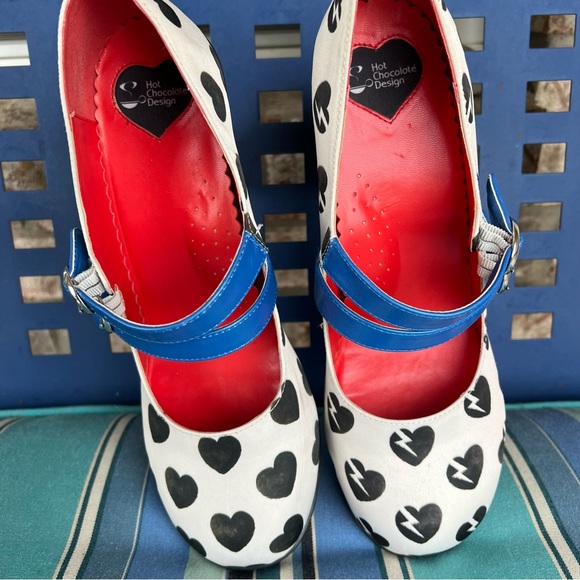 🍒💣 Hot Chocolate He loves me- he loves me not Mary Jane heels - Picture 12 of 16